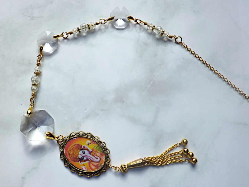 Spiritueller Sonnenfänger Ganesha mit Glöckchen, 3 Regenbogenkristalle goldfarben  68cm
