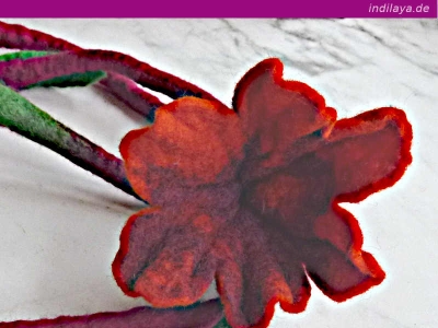 Preview: Gefilzte Blütengirlande aus Nepal, bluetengirlande-filz-gruen-orange-violett