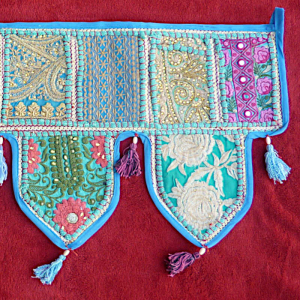 Thoran Türbehangtürkis-blau mit Pailetten und bunten Stickereien