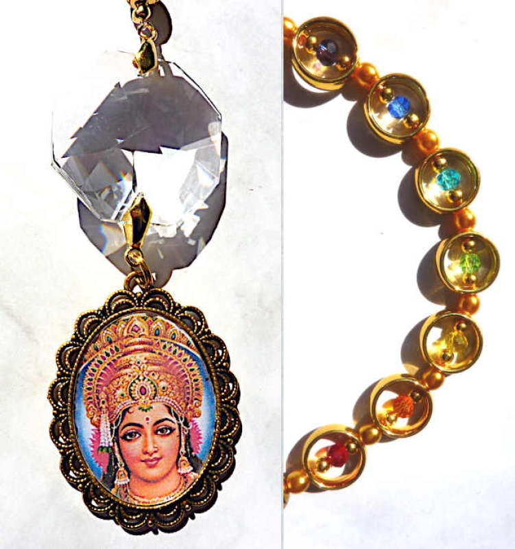 Laxmi Lakshmi indische Göttin Sonnenfänger Suncatcher mit Regenbogenkristall  56cm