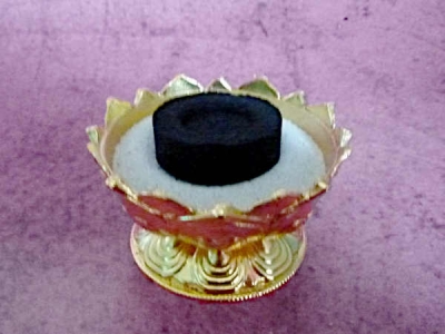 Preview: Goldfarbenes Lotus-Räuchergefäß mit Deckel und buddhistischen Glückszeichen