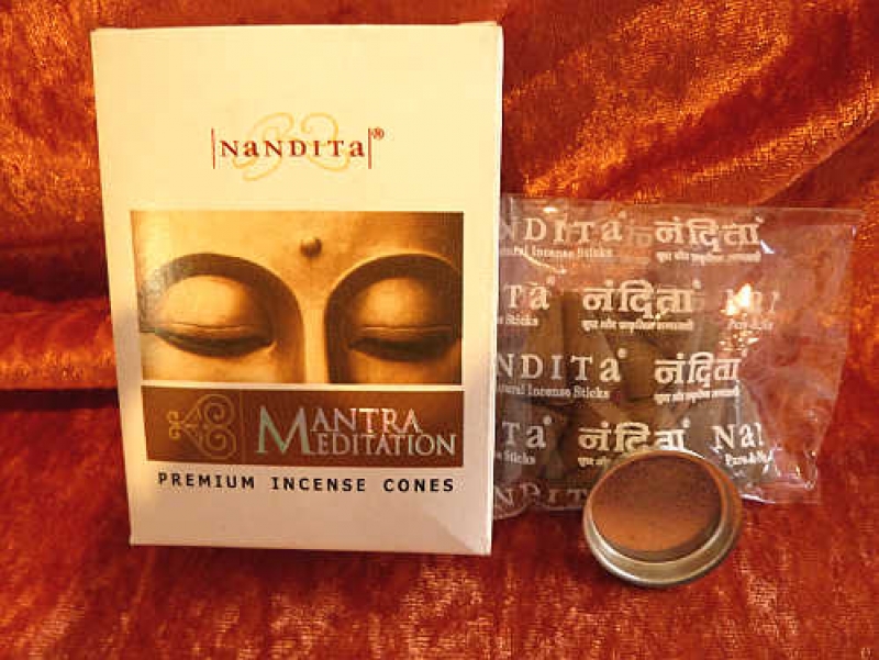 Mantra Meditation Premium Räucherkegel von Nandita