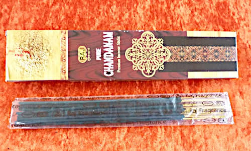 Pure Chandnam Premium Sandelholz traditionelle indische Räucherstäbchen RAJ 20g
