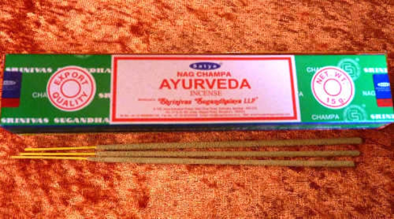 Räucherstäbchen Ayurveda mit Halter und Räucherkegel 