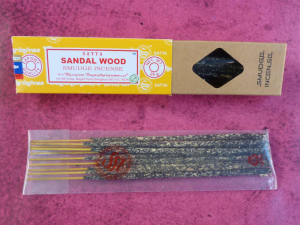 Satya Smudge SticksSandalwood Sandelholz  Räucherstäbchen