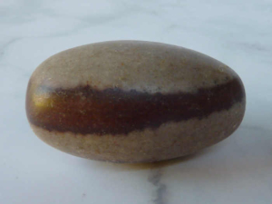 Shiva Lingam heiliger Stein Indien