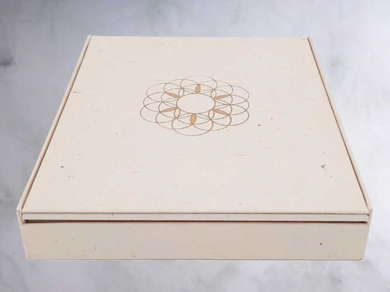 altar-nepal-papier-cremeweiss