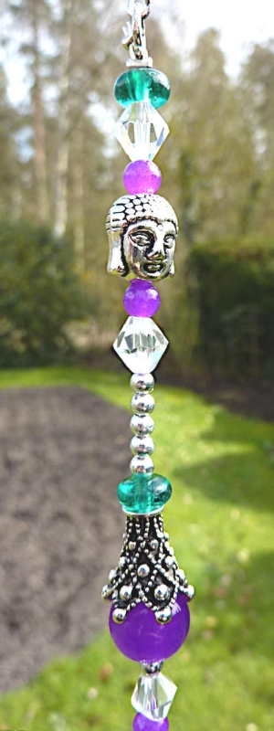 Buddha Suncatcher violett mit Kristallglasperlen & Bleikristallkugel