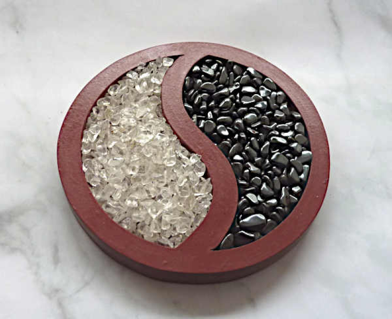 Yin Yang Schale Holz mit Ladesteinchen,  braun