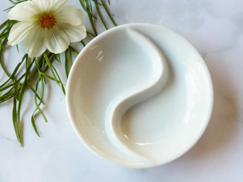 Yin Yang Porzellanschale mit Ladesteinchen