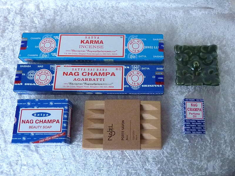 geöffnete Geschenkschachtel Nag Champa