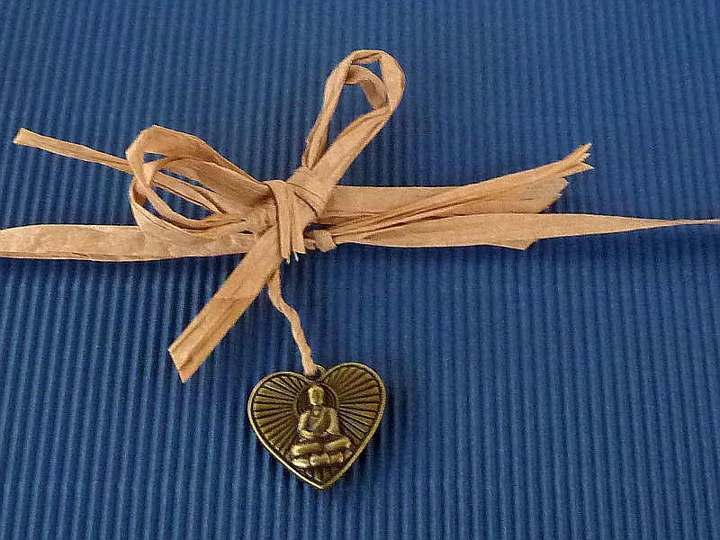 Detail Verzierung Geschenkschachtel Reiki & Yoga & Buddha