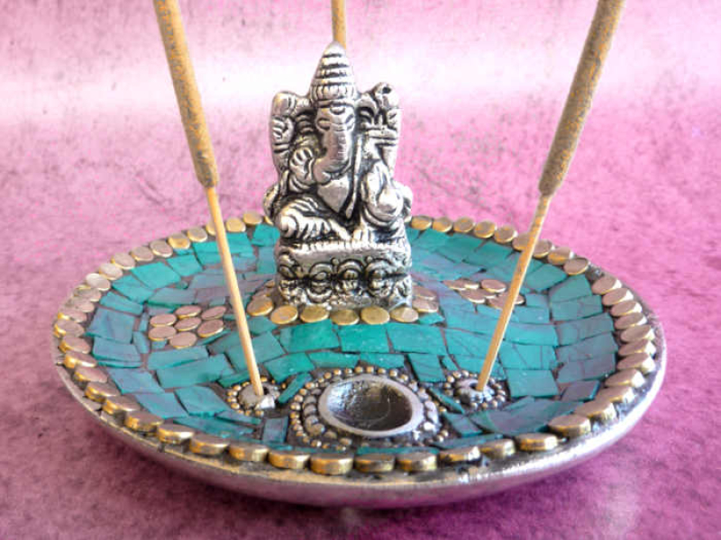 Ganesha Halter für Räucherkegel & Stäbchen, türkis