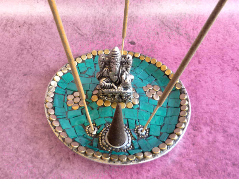 Ganesha Halter für Räucherkegel & Stäbchen, türkis