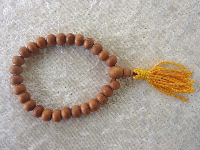 Handmala / Tikra aus Sandelholz