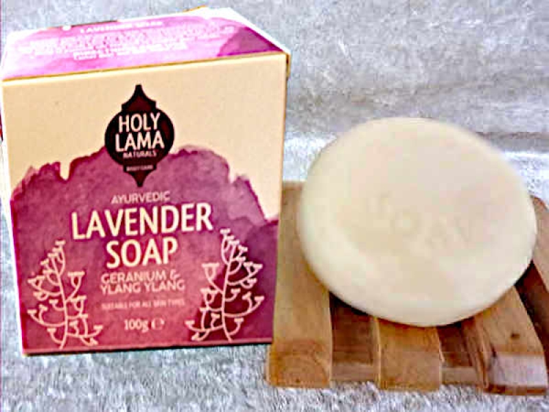 Holy Lama Natural Ayurvedische Seife "Lavendel"  mit Geranie und YlangYlang