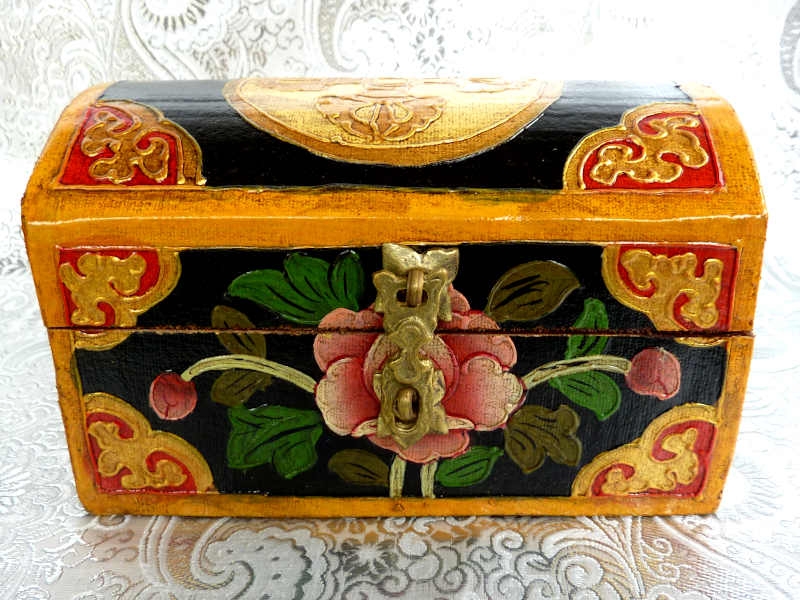 Handbemalte Holzdose im tibetischen Stil aus Nepal