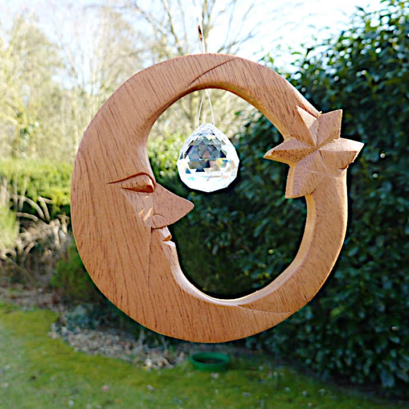 Süßes Holz-Herz mit Kristallkugel zum Hängen