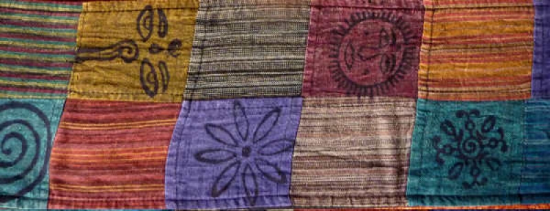 Indischer Schal mit spirituellen Motiven Details 2