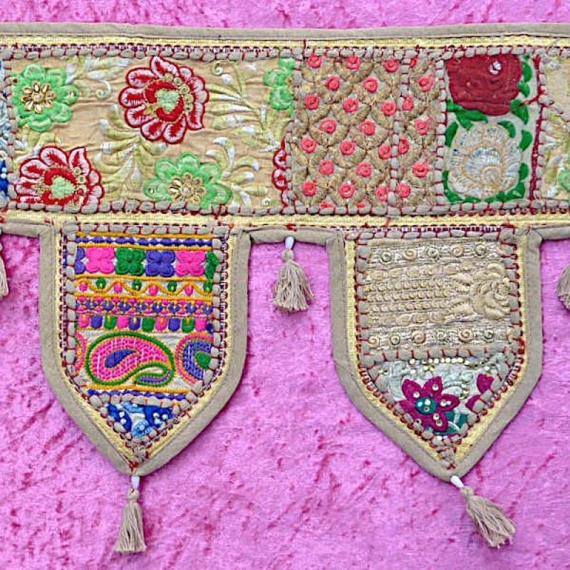 Thoran Türbehang sandfarben mit Pailetten und bunten Stickereien