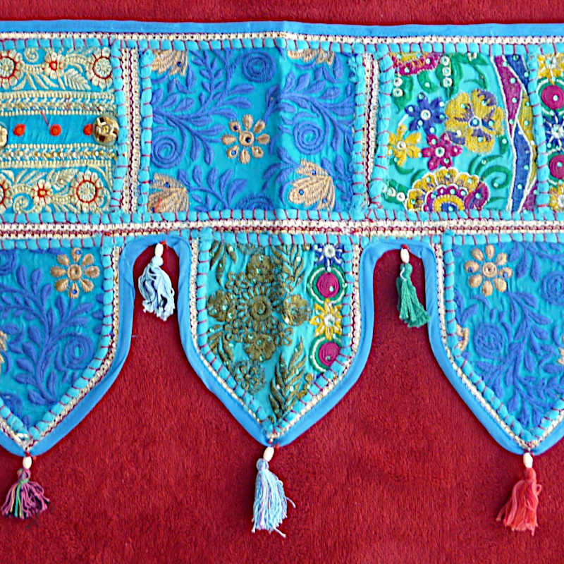 Thoran Türbehang türkis-blau mit Pailetten und bunten Stickereien