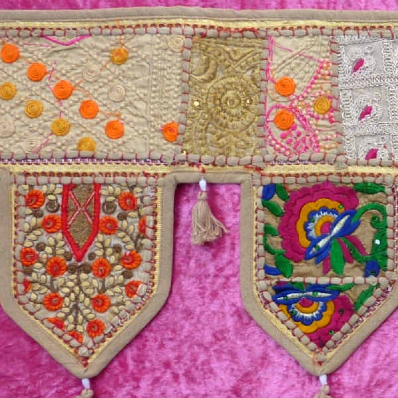 Thoran Türbehang sandfarben mit Pailetten und bunten Stickereien