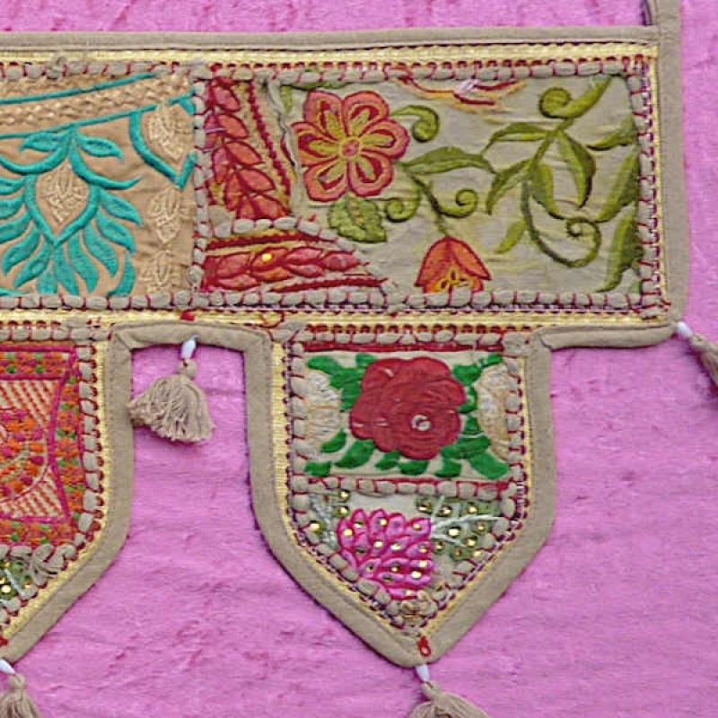 Thoran Türbehang sandfarben mit Pailetten und bunten Stickereien