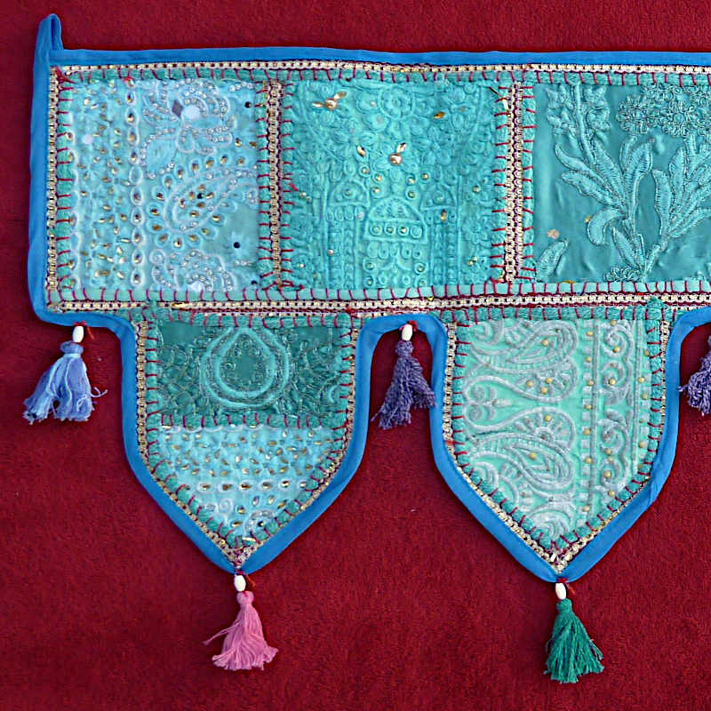 Thoran Türbehang türkis-blau mit Pailetten und bunten Stickereien