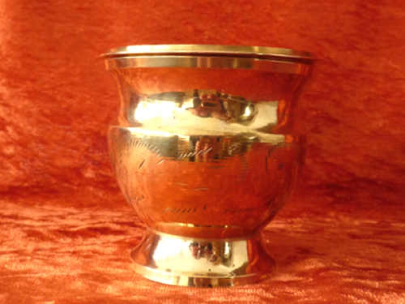 Indisches Räuchergefäß von vorn