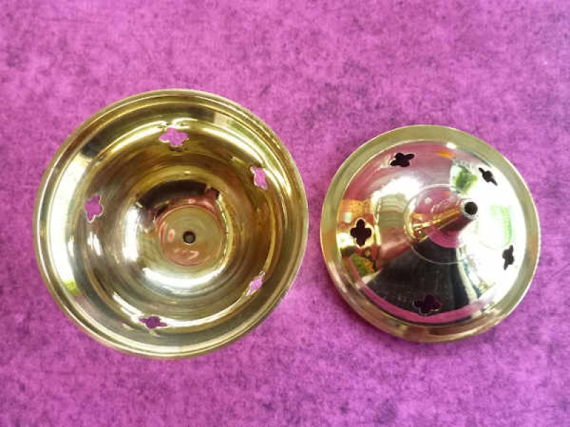 Kleines Räuchergefäß, Räucherkegelhalter mit Deckel, Messing