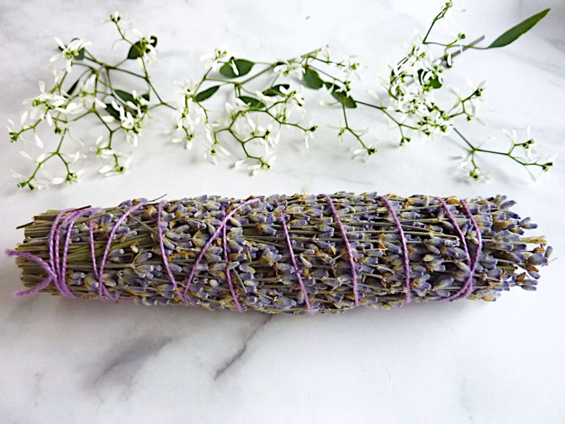 Lavendel Smudge – Kräuterbündel zum Räuchern