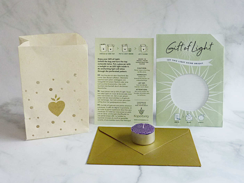 Briefkarte mit Windlicht aus hangeschöpftem Nepal-Papier
