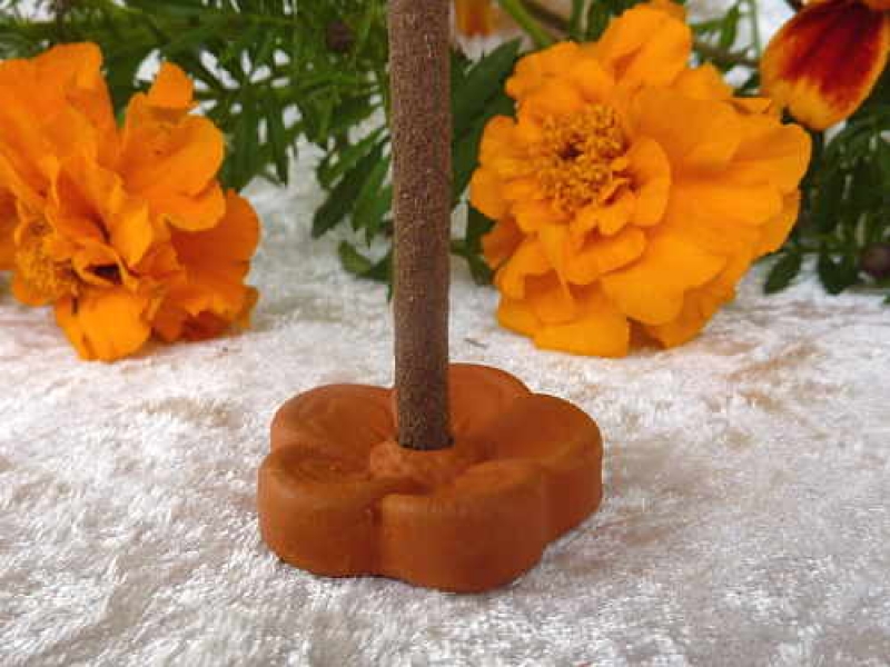 Räucherstäbchenhalter Blume aus Ton