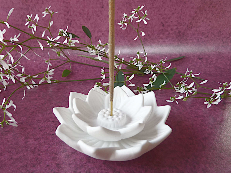 Lotus Räucherstäbchenhalter weiß Keramik