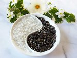 Kleine Yin Yang Schale mit Ladesteinchen Entladen Aufladen