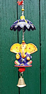 Ganesha  Lila mit Glocke und Schirm  Lack-Mobile