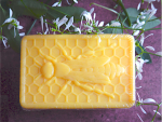 Honigseife mit Bienenmuster 100g