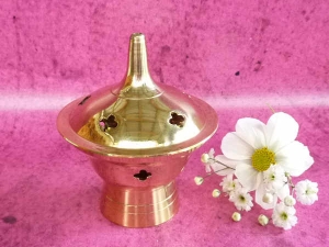 Kleines Räuchergefäß, Räucherkegelhalter mit Deckel, Messing