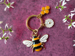 Schlüsselanhänger Biene mit Blume und Wabe